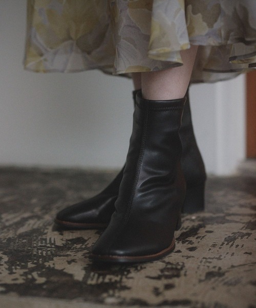 Andemiu（アンデミュウ）の「ストレッチショートブーツ156872（ブーツ・レディース・ブラック/ブラウン/オフホワイト・SMALL/MEDIUM/LARGE）」の17枚目の写真