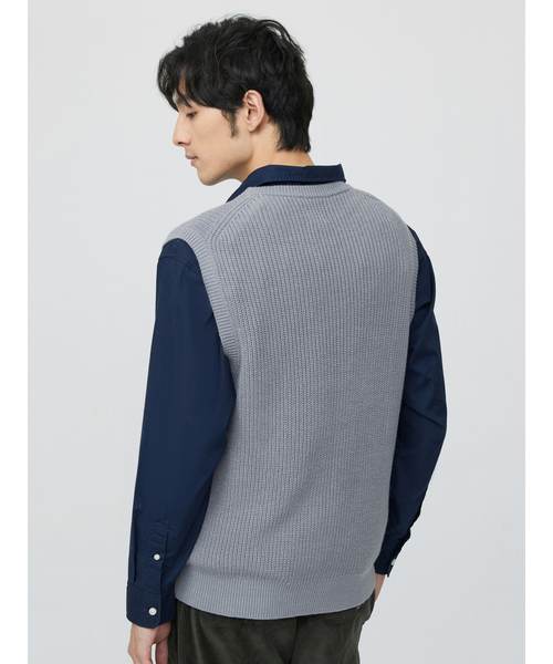 GAP（ギャップ）の「オーバーサイズ クルーネック ベスト (ユニセックス)（ベスト・メンズ・ブラック/ネイビー/グレー・S/M/L/XS/XL）」の6枚目の写真