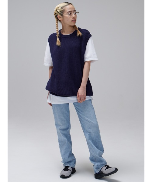 GAP（ギャップ）の「オーバーサイズ クルーネック ベスト (ユニセックス)（ベスト・メンズ・ブラック/ネイビー/グレー・S/M/L/XS/XL）」の8枚目の写真