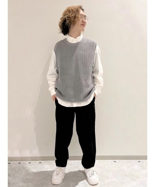 GAP（ギャップ）の「オーバーサイズ クルーネック ベスト (ユニセックス)（ベスト・メンズ・ブラック/ネイビー/グレー・S/M/L/XS/XL）」の19枚目の写真