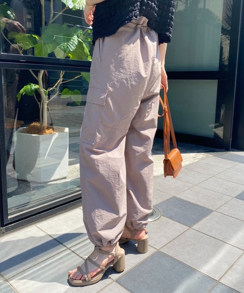 one after another NICE CLAUP(ワンアフターアナザーナイスクラップ)の「パラシュートパンツ(その他パンツ・レディース・オフホワイト/モカ/ピンク・FREE)」の2枚目の写真