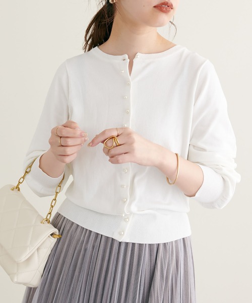 natural couture(ナチュラルクチュール)の「WEB限定カラーあり/2022AWアイテム/ちびちびパール釦2WAYカーディガン(カーディガン/ボレロ・レディース・ブラック/ベージュ/ネイビー/オフホワイト/カーキ/ピンク・FREE)」の1枚目の写真