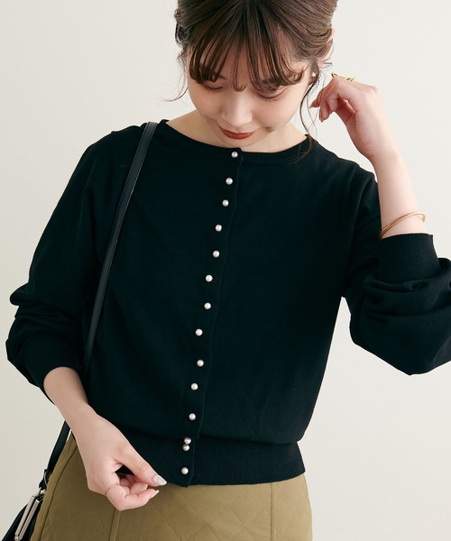 natural couture(ナチュラルクチュール)の「WEB限定カラーあり/2022AWアイテム/ちびちびパール釦2WAYカーディガン(カーディガン/ボレロ・レディース・ブラック/ベージュ/ネイビー/オフホワイト/カーキ/ピンク・FREE)」の2枚目の写真