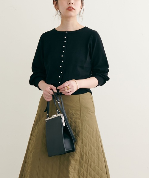 natural couture(ナチュラルクチュール)の「WEB限定カラーあり/2022AWアイテム/ちびちびパール釦2WAYカーディガン(カーディガン/ボレロ・レディース・ブラック/ベージュ/ネイビー/オフホワイト/カーキ/ピンク・FREE)」の13枚目の写真