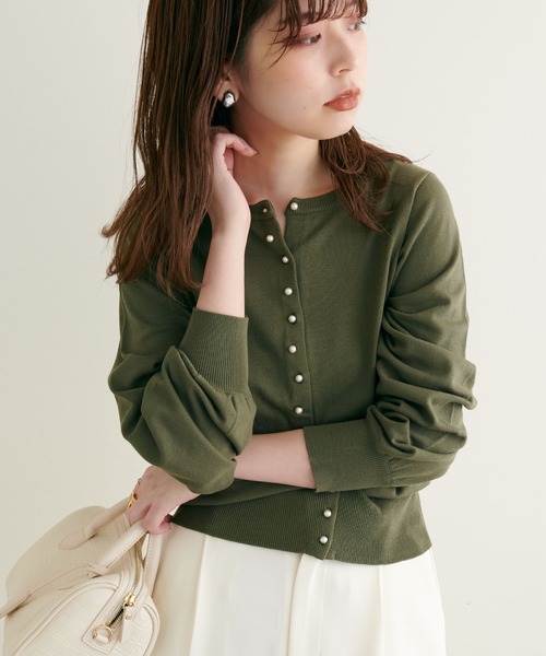 natural couture(ナチュラルクチュール)の「WEB限定カラーあり/2022AWアイテム/ちびちびパール釦2WAYカーディガン(カーディガン/ボレロ・レディース・ブラック/ベージュ/ネイビー/オフホワイト/カーキ/ピンク・FREE)」の19枚目の写真