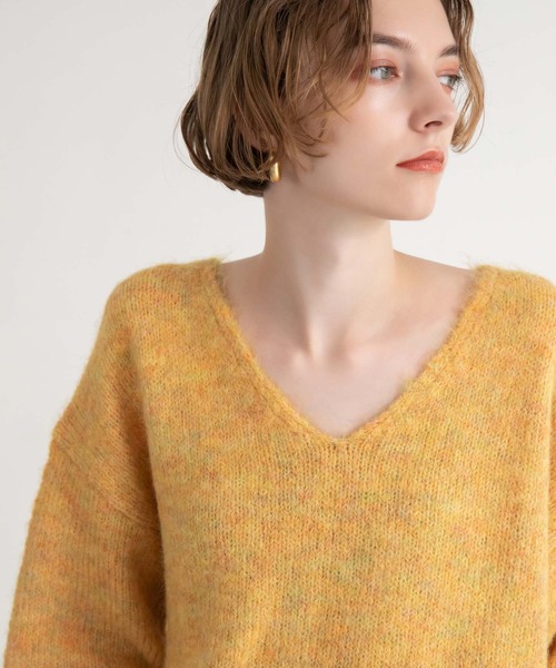 CEDNIE(セドニー)の「Vネックミックスカラーニット(ニット/セーター・レディース・パープル/イエロー・M)」の4枚目の写真