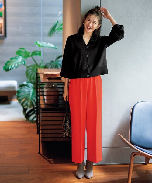 OPAQUE.CLIP（オペークドットクリップ）の「◆シルキーウールMIX Vネックカーディガン【WEB限定カラー】（カーディガン/ボレロ・レディース・ブラック/オフホワイト/ブルー/ダークオレンジ/ダークブラウン/イエロー/ベージュ系8・38/40/36）」の8枚目の写真