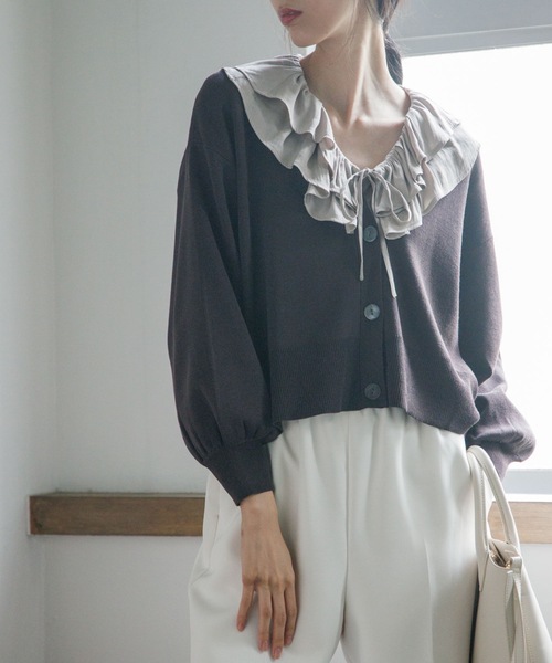 OPAQUE.CLIP（オペークドットクリップ）の「◆シルキーウールMIX Vネックカーディガン【WEB限定カラー】（カーディガン/ボレロ・レディース・ブラック/オフホワイト/ブルー/ダークオレンジ/ダークブラウン/イエロー/ベージュ系8・38/40/36）」の4枚目の写真