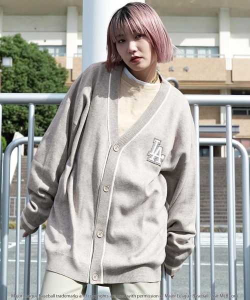 MLB（メジャーリーグベースボール）の「MLB / メジャーリーグベースボール LULU & ARNIE 別注 刺繍ロゴ ニット カーディガン（カーディガン/ボレロ・メンズ・グレー系その他2/その他1/グリーン系その他/ブルー系その他/グレー系その他/ブラック系その他2/ブラック系その他3/ブラック系その他・FREE）」の19枚目の写真
