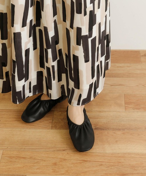 URBAN RESEARCH（アーバンリサーチ）の「MILLIWM　ギャザーバレエシューズ（バレエシューズ・レディース・キャメル/ブラック/レッド・37/38/36）」の2枚目の写真