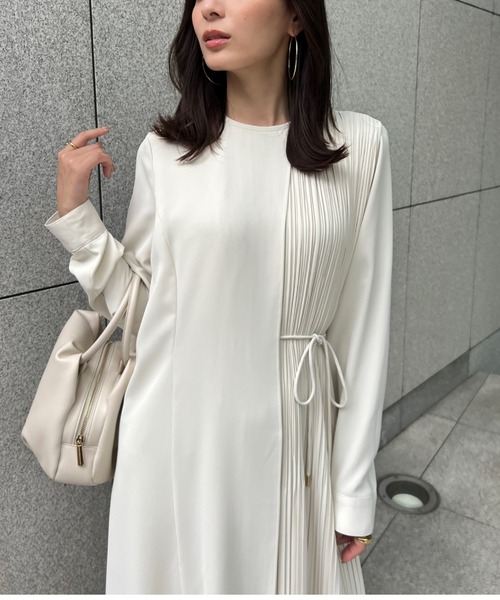 【アニュアンス】アシメプリーツワンピース　長袖　ベルト　洗える　オケージョン　白 アニュアンス】アシメプリーツワンピース 長袖 ベルト 洗える