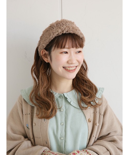 ehka sopo(エヘカソポ)の「ボアヘアバンド(ヘアバンド・レディース・ブラウン/ベージュ・フリ-)」の2枚目の写真