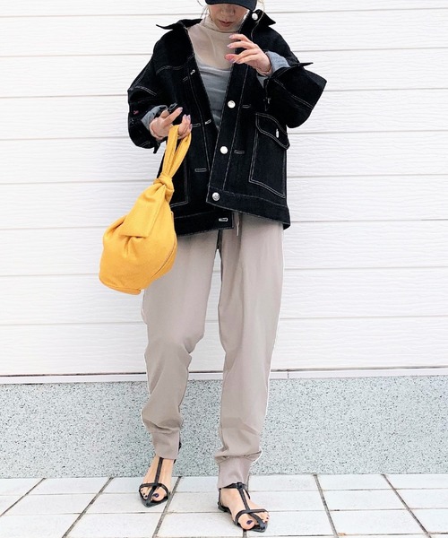 Q（キュー）の「リブベルトジョガーパンツ（その他パンツ・レディース・グレイッシュベージュ/ネイビー・MEDIUM）」の12枚目の写真