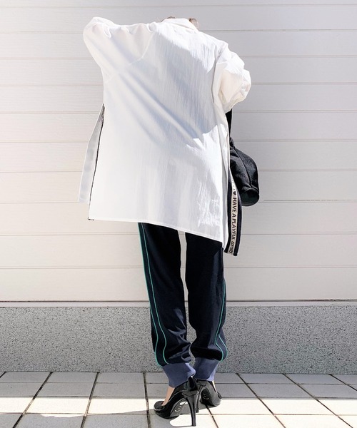 Q（キュー）の「リブベルトジョガーパンツ（その他パンツ・レディース・グレイッシュベージュ/ネイビー・MEDIUM）」の14枚目の写真