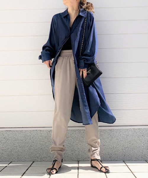 Q（キュー）の「リブベルトジョガーパンツ（その他パンツ・レディース・グレイッシュベージュ/ネイビー・MEDIUM）」の16枚目の写真