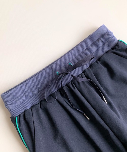 Q（キュー）の「リブベルトジョガーパンツ（その他パンツ・レディース・グレイッシュベージュ/ネイビー・MEDIUM）」の6枚目の写真