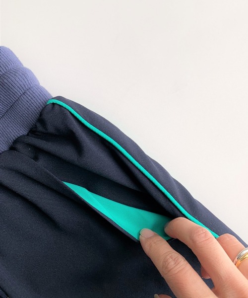 Q（キュー）の「リブベルトジョガーパンツ（その他パンツ・レディース・グレイッシュベージュ/ネイビー・MEDIUM）」の8枚目の写真