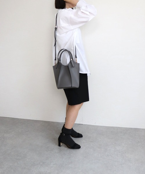 MIAN (ミアン)の「パネル切り替え2wayトートバッグ(トートバッグ・レディース・ベージュ/チャコールグレー/レッド/イエロー・FREE)」の12枚目の写真