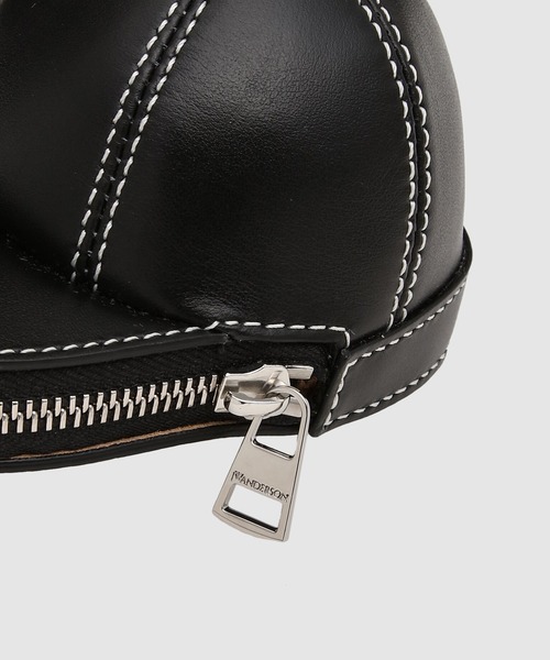 JW Anderson（ジェイダブリューアンダーソン）の「バッグ（ショルダーバッグ・レディース・ブラック・FREE）」の2枚目の写真