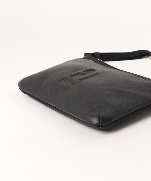 FURLA(フルラ)の「MAN URBAN CROSSBODY POUCH(ショルダーバッグ・メンズ・ブラック・ONE SIZE)」の3枚目の写真