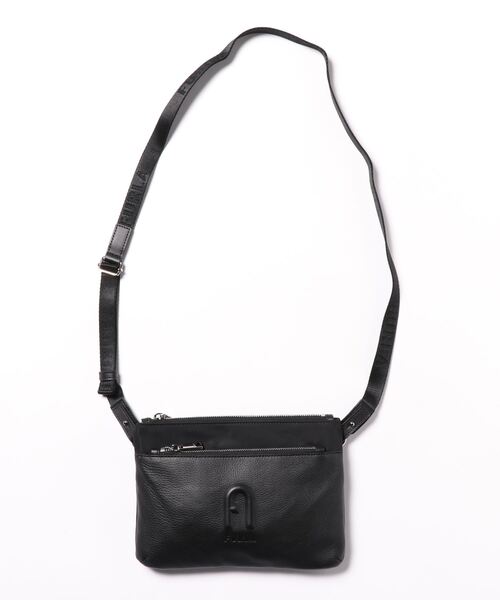 FURLA(フルラ)の「MAN URBAN CROSSBODY POUCH(ショルダーバッグ・メンズ・ブラック・ONE SIZE)」の9枚目の写真