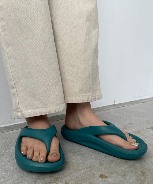 210nouve（トゥージュヌーブ）の「コンフォートトングサンダル【 ユニセックス】（サンダル・レディース・グリーン/ホワイト/ブラック/ベージュ・9/8/7/6）」の20枚目の写真