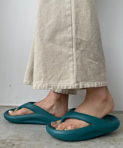 210nouve（トゥージュヌーブ）の「コンフォートトングサンダル【 ユニセックス】（サンダル・レディース・グリーン/ホワイト/ブラック/ベージュ・9/8/7/6）」の21枚目の写真