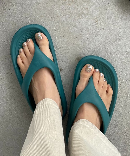 210nouve（トゥージュヌーブ）の「コンフォートトングサンダル【 ユニセックス】（サンダル・レディース・グリーン/ホワイト/ブラック/ベージュ・9/8/7/6）」の22枚目の写真