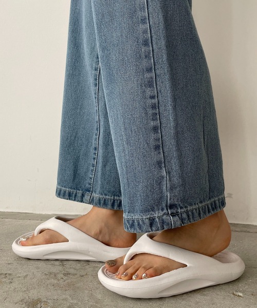 210nouve（トゥージュヌーブ）の「コンフォートトングサンダル【 ユニセックス】（サンダル・レディース・グリーン/ホワイト/ブラック/ベージュ・9/8/7/6）」の14枚目の写真