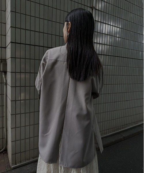 シャツ+ブラウス(長袖+七分) Ameri VINTAGE - MEDI BACK SLIT OVER SHIRT Ameri（アメリ）の「MEDI BACK SLIT OVER SHIRT（シャツ