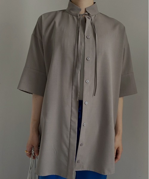 完売商品　MEDI BACK SLIT OVER SHIRT　AMERI グレー Ameri（アメリ）の「MEDI BACK SLIT OVER SHIRT（シャツ