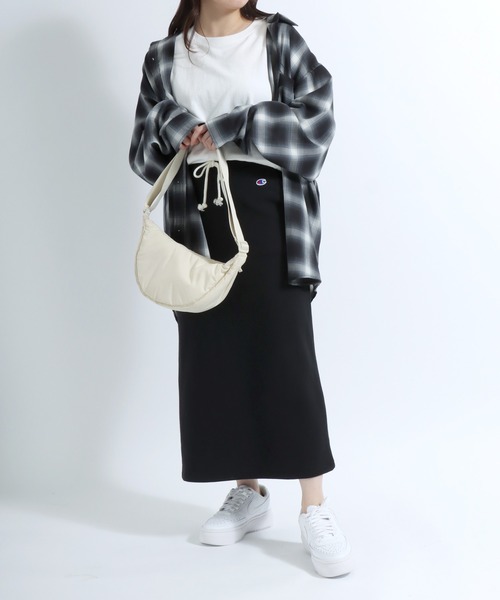 Champion（チャンピオン）の「Champion（チャンピオン）ワンポイントロゴ裏毛スウェットロングスカート レディース（スカート・レディース・グレー/ブラック/ネイビー・M/L）」の18枚目の写真