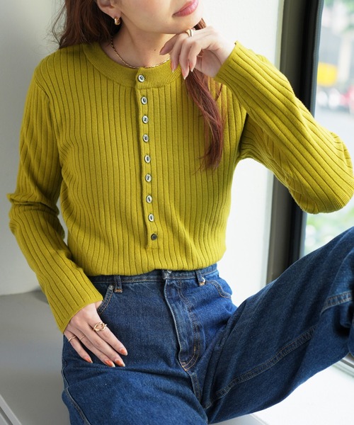 DISCOAT(ディスコート)の「【WEB限定】リブ2WAY多釦プルオーバー(ニット/セーター・レディース・ブラック/グレー/オレンジ/ブルー/アイボリー/ホワイト系その他/グリーン系その他/ネイビー/ブラウン/ブラック×ホワイト・FREE)」の7枚目の写真