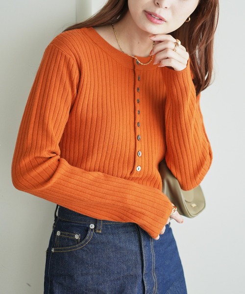 DISCOAT(ディスコート)の「【WEB限定】リブ2WAY多釦プルオーバー(ニット/セーター・レディース・ブラック/グレー/オレンジ/ブルー/アイボリー/ホワイト系その他/グリーン系その他/ネイビー/ブラウン/ブラック×ホワイト・FREE)」の10枚目の写真