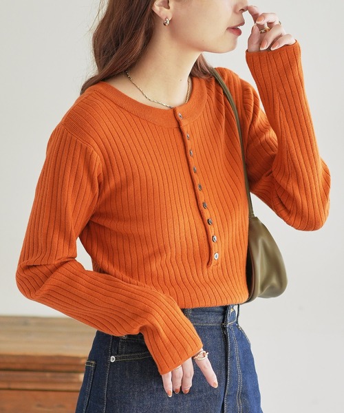 DISCOAT(ディスコート)の「【WEB限定】リブ2WAY多釦プルオーバー(ニット/セーター・レディース・ブラック/グレー/オレンジ/ブルー/アイボリー/ホワイト系その他/グリーン系その他/ネイビー/ブラウン/ブラック×ホワイト・FREE)」の16枚目の写真