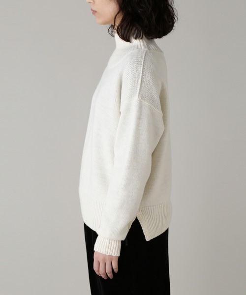 美品 MHL. ニット セーター ウール100% オフホワイト 白 ゆったりめ MHL.（エムエイチエル）の「DRY MERINO（ニット/セーター）」 - WEAR