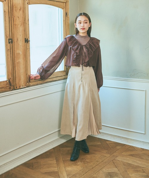 mysty woman(ミスティウーマン)の「プチハイニットブラウスSET 992627(シャツ/ブラウス・レディース・オフホワイト/ブラウン・FREE)」の5枚目の写真