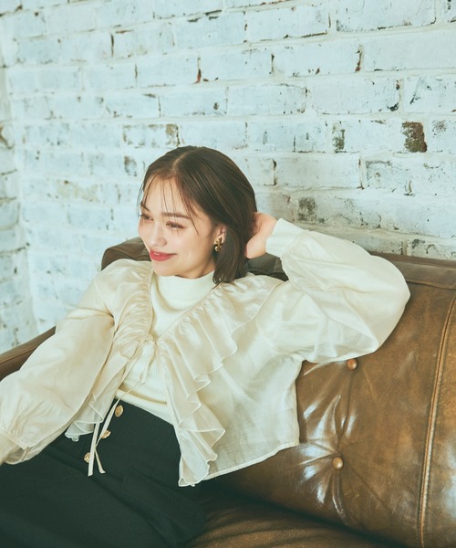 mysty woman(ミスティウーマン)の「プチハイニットブラウスSET 992627(シャツ/ブラウス・レディース・オフホワイト/ブラウン・FREE)」の4枚目の写真