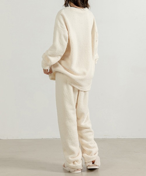 DAY CLOSET（デイ クローゼット）の「【月刊TVガイド2月号掲載/セットアップ】あなたはどの子が好き？長袖モコモコプードルボア風ルームウェア  上下セットアップ レディース（ルームウェア/パジャマ・レディース・ホワイト/ブラウン/グレー/ピンク/モカ/グレー系その他3/グレー系その他2/グレー系その他/ブラウン系その他/ブラック系その他3/ブラック系その他/ホワイト系その他2/ホワイト系その他3/ホワイト系その他・FREE）」の21枚目の写真