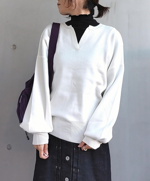 Q（キュー）の「キーネックぽわん袖ニット（ニット/セーター・レディース・ホワイト/ホワイト系/ブラック/ピンク・MEDIUM）」の2枚目の写真