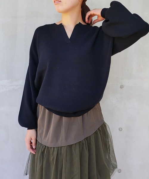 Q（キュー）の「キーネックぽわん袖ニット（ニット/セーター・レディース・ホワイト/ホワイト系/ブラック/ピンク・MEDIUM）」の4枚目の写真