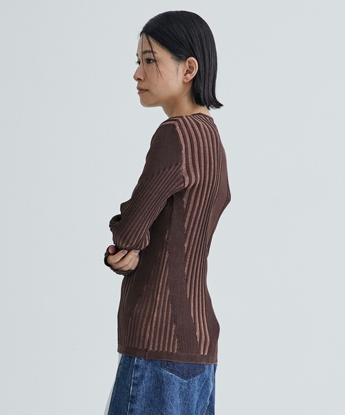 UNITED TOKYO（ユナイテッドトウキョウ）の「シューティングリブニット｜ウォッシャブル（ニット/セーター・レディース・ブラック/ホワイト/ブラウン/ブルー・FREE）」の16枚目の写真