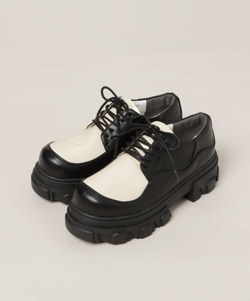 JEANASIS（ジーナシス）の「フェイクレザーレースアップシューズ/105291（ドレスシューズ・レディース・ブラック/ブラック×ホワイト・MEDIUM/LARGE）」の16枚目の写真