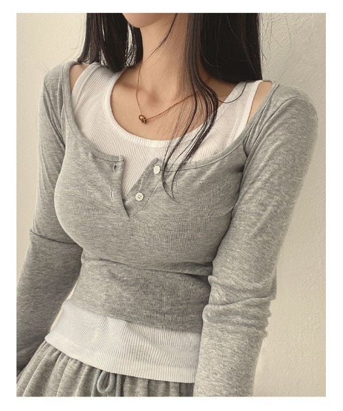 VIVID LADY（ビビッドレディー）の「2ボタンクロップド丈長袖T+タンクトップセット（Tシャツ/カットソー・レディース・ピンク/スカイブルー/アイボリー/ブラック/グレー・FREE）」の18枚目の写真