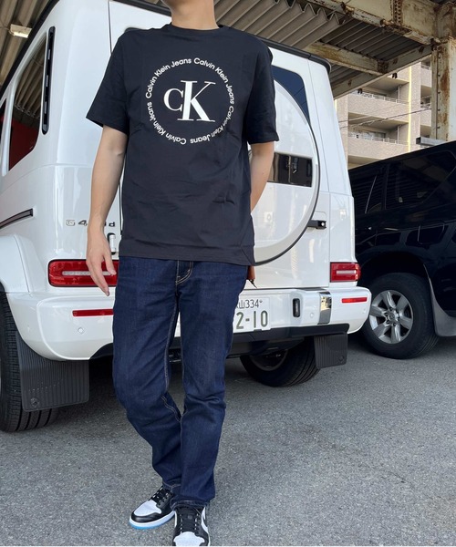 Calvin Klein Jeans（カルヴァンクラインジーンズ）の「Calvin Klein / カルバンクライン monogram circle logo crewneck モノグラム サークルロゴ ラバープリント 半袖クルーTシャツ（Tシャツ/カットソー・メンズ・ブラック・M/L/XL）」の5枚目の写真