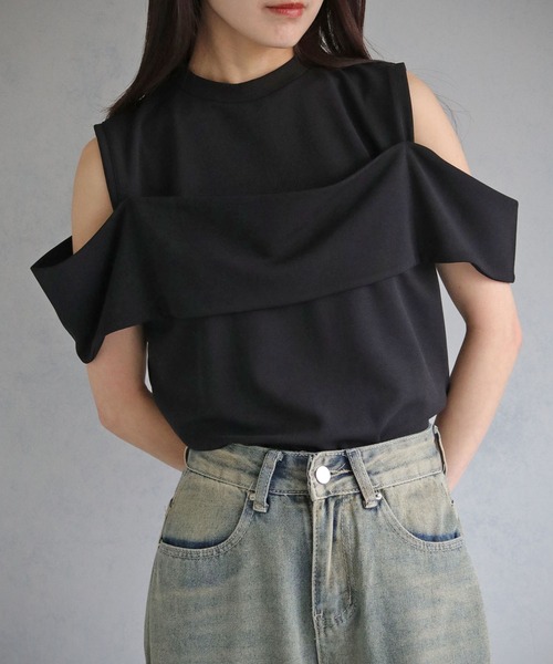 cheriella（シェリエラ）の「【cheriella】WEB限定カットジョーゼットオフショルデザイントップス（Tシャツ/カットソー・レディース・ブラック/オフホワイト/ブラウン・M）」の2枚目の写真