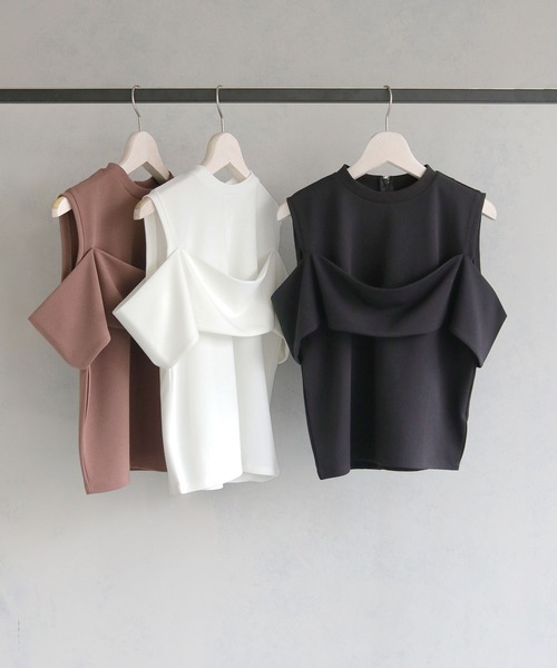 cheriella（シェリエラ）の「【cheriella】WEB限定カットジョーゼットオフショルデザイントップス（Tシャツ/カットソー・レディース・ブラック/オフホワイト/ブラウン・M）」の4枚目の写真