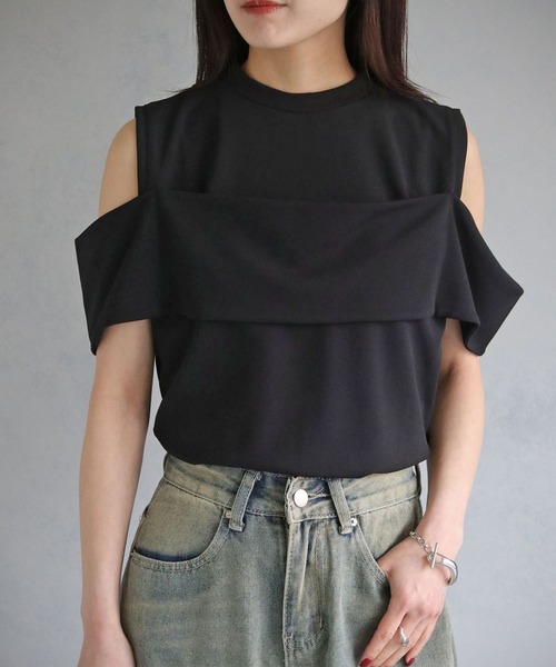 cheriella（シェリエラ）の「【cheriella】WEB限定カットジョーゼットオフショルデザイントップス（Tシャツ/カットソー・レディース・ブラック/オフホワイト/ブラウン・M）」の18枚目の写真