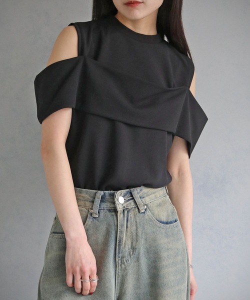 cheriella（シェリエラ）の「【cheriella】WEB限定カットジョーゼットオフショルデザイントップス（Tシャツ/カットソー・レディース・ブラック/オフホワイト/ブラウン・M）」の19枚目の写真