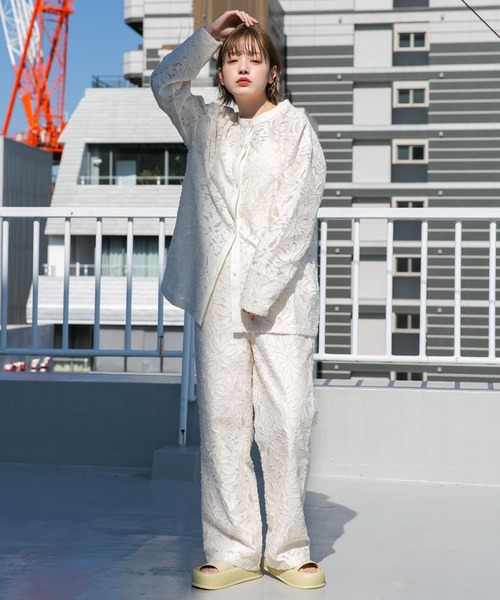 KBF(ケイビーエフ)の「シアーカットJQバンドカラーシャツ(シャツ/ブラウス・レディース・チャコールグレー/アイボリー・ONE)」の1枚目の写真